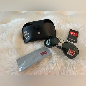 New Ray-Ban Matte gray, Dark Green Aviator Sunglasses 63 mm, RB3526 w/ca…